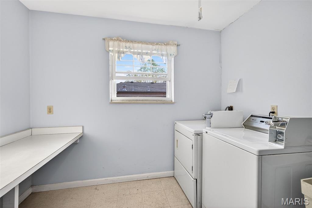 Chateau De Ville Sec 5 Condo - Residential