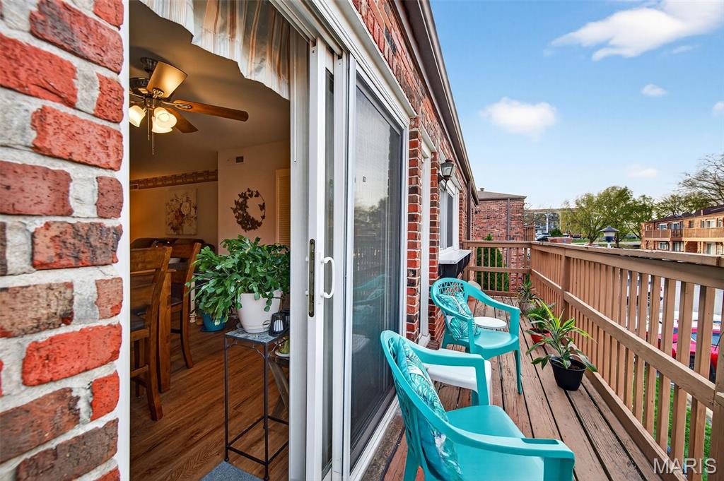 Chateau De Ville Sec 5 Condo - Residential