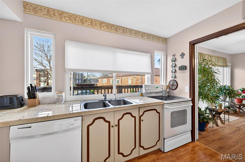 Chateau De Ville Sec 5 Condo - Residential