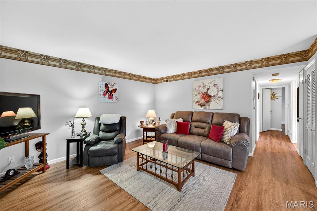 Chateau De Ville Sec 5 Condo - Residential