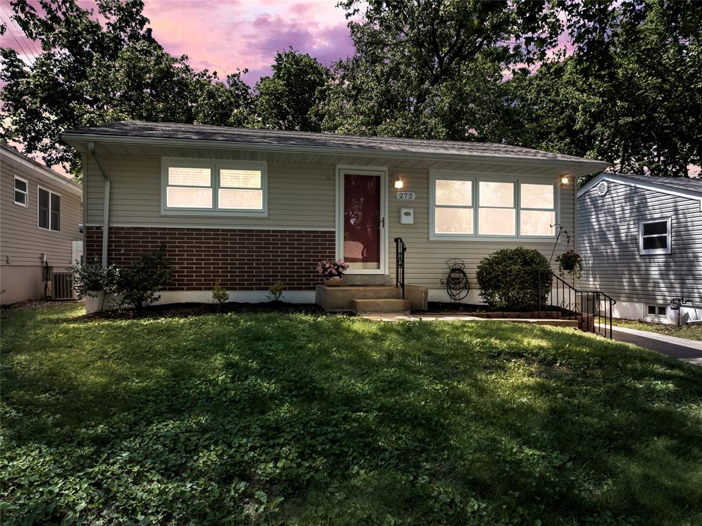 Sunset Hills, Missouri 63127, United States, 2 Bedrooms Bedrooms, ,2 BathroomsBathrooms,Residential,Pending,129817