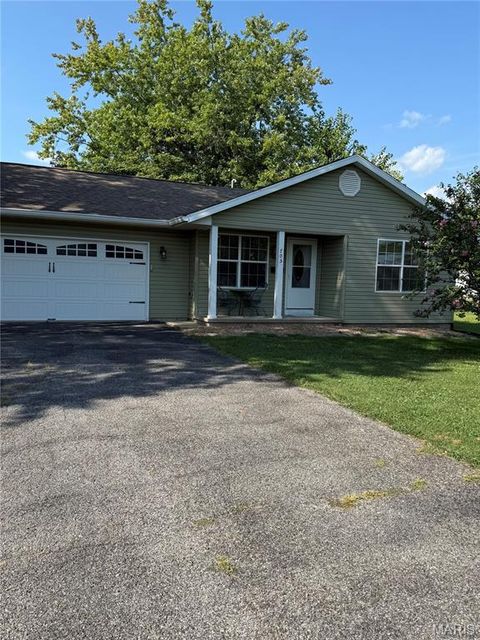 Photo of 705 E Washington Avenue, Greenville, IL 62246 (MLS # 26035853)