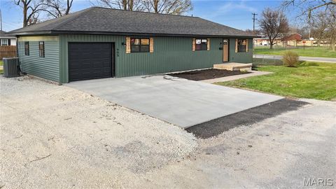 Tiny photo for 905 W Maple Street, Bowling Green, MO 63334 (MLS # 26018552)