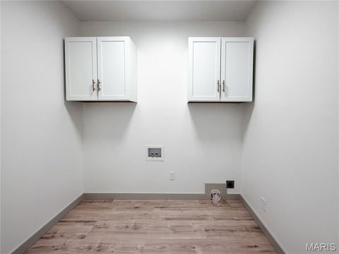 Tiny photo for 905 W Maple Street, Bowling Green, MO 63334 (MLS # 26018552)