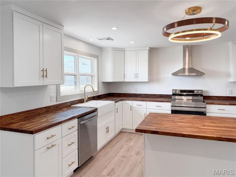 Tiny photo for 905 W Maple Street, Bowling Green, MO 63334 (MLS # 26018552)