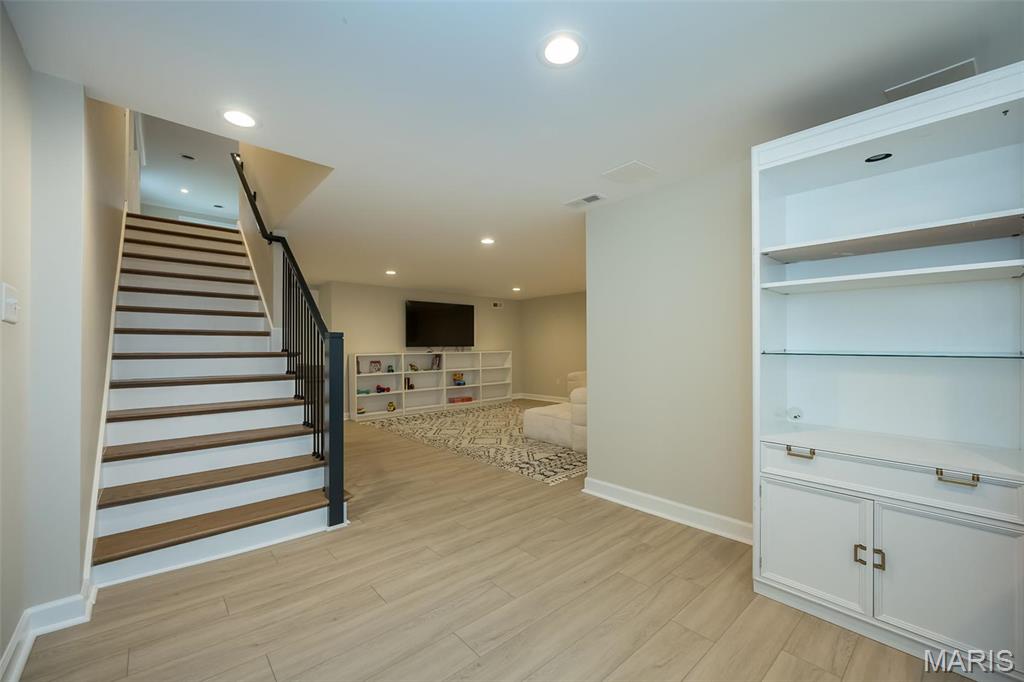 Summit Tr - Residential