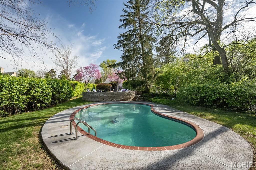 Summit Tr - Residential