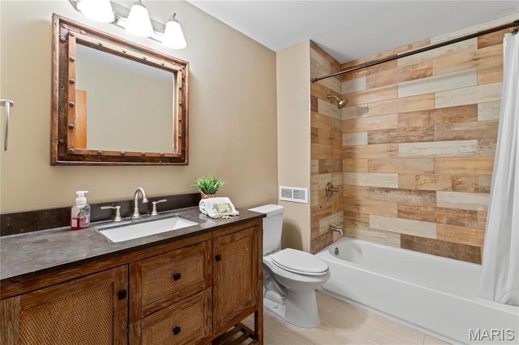 Defiance, Missouri 63341, United States, 4 Bedrooms Bedrooms, ,3 BathroomsBathrooms,Residential,Active,16891