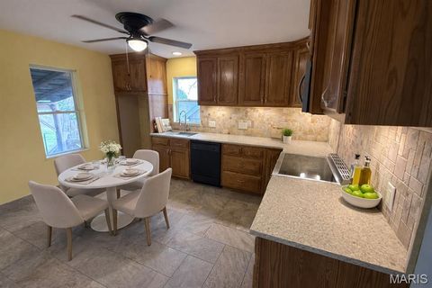 Tiny photo for 341 Spruce Street, Bourbon, MO 65441 (MLS # 26018989)