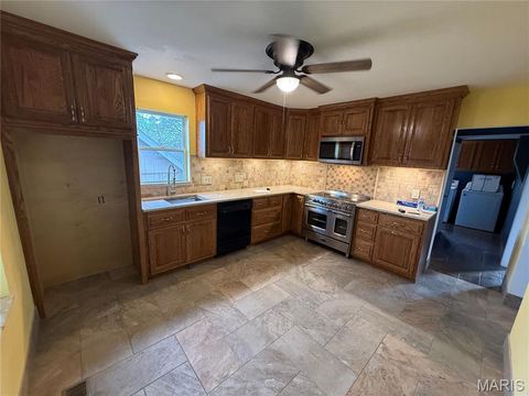 Tiny photo for 341 Spruce Street, Bourbon, MO 65441 (MLS # 26018989)