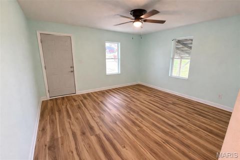 Tiny photo for 341 Spruce Street, Bourbon, MO 65441 (MLS # 26018989)