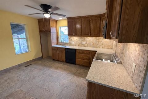 Tiny photo for 341 Spruce Street, Bourbon, MO 65441 (MLS # 26018989)