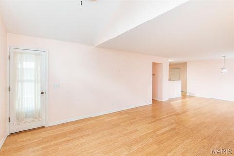 Tiny photo for 39 Ridgeview Circle Court, Ballwin, MO 63021 (MLS # 26015067)