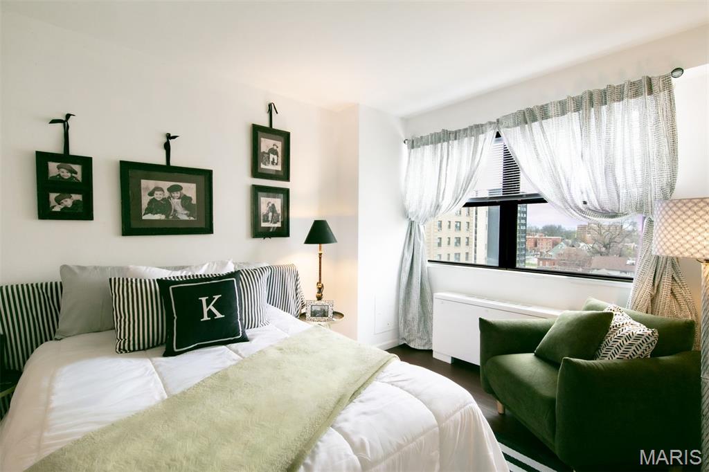 Executive House Condo - Residential