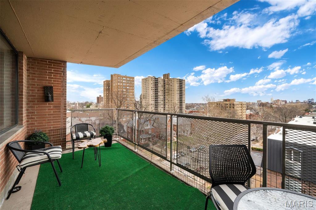 Executive House Condo - Residential