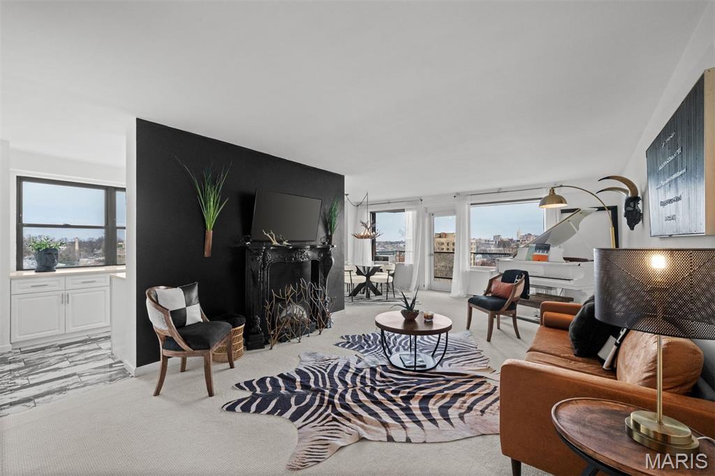 Executive House Condo - Residential