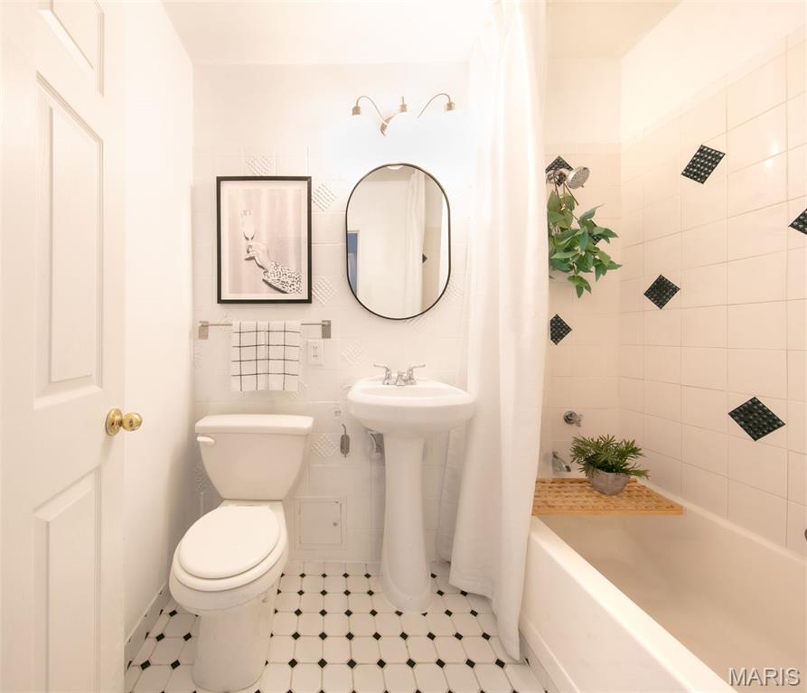 Executive House Condo - Residential