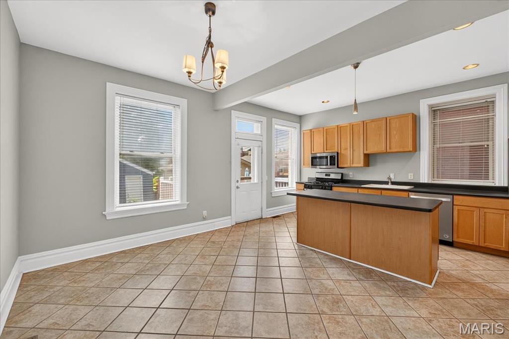 St Louis, Missouri 63139, United States, 3 Bedrooms Bedrooms, ,3 BathroomsBathrooms,Residential,Active,177746