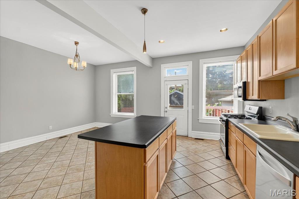 St Louis, Missouri 63139, United States, 3 Bedrooms Bedrooms, ,3 BathroomsBathrooms,Residential,Active,177746