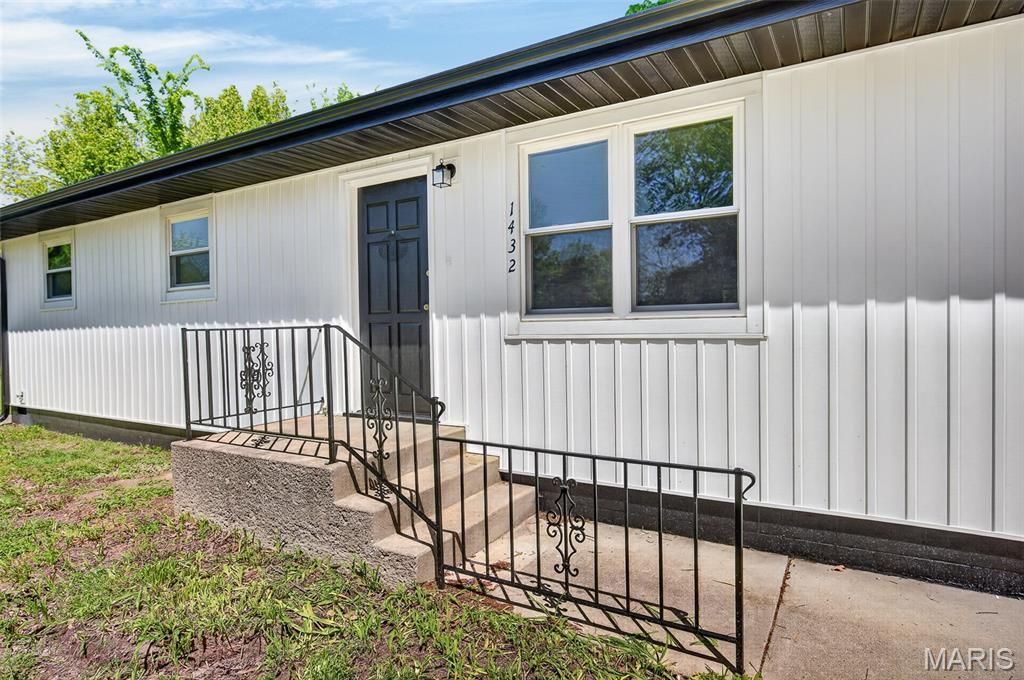 Photo of 1432 Ronald Drive, Lebanon, MO 65536 (MLS # 26023809)