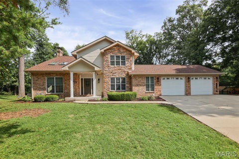 Photo of 302 John Henry Street, Belleville, IL 62220 (MLS # 26060132)