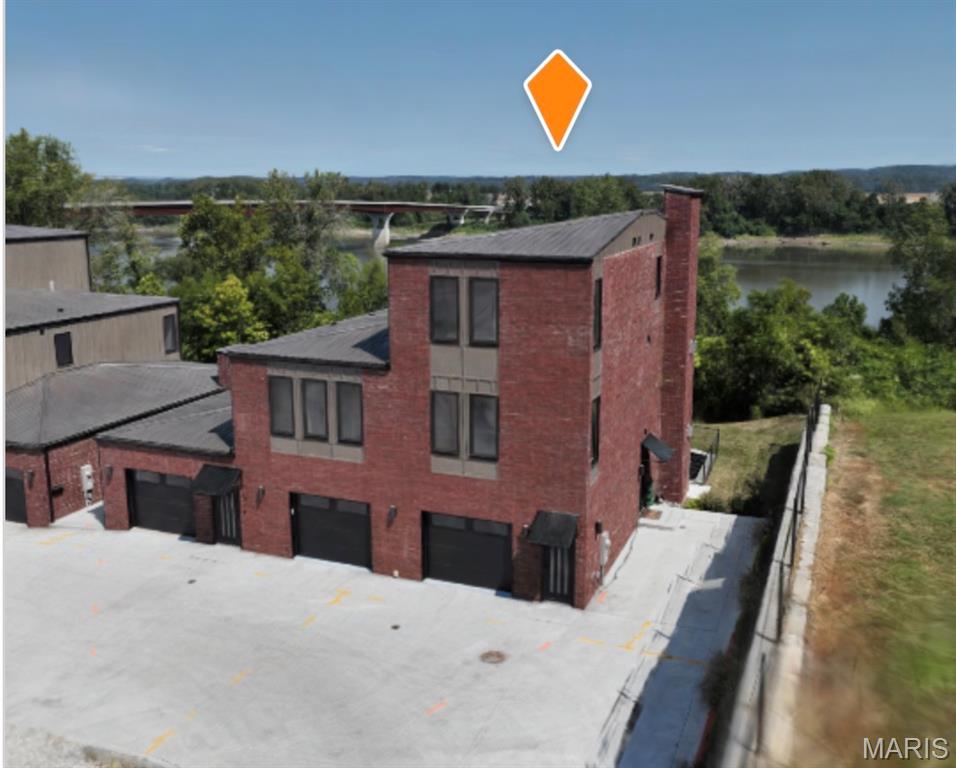 1019 River Bluff Drive