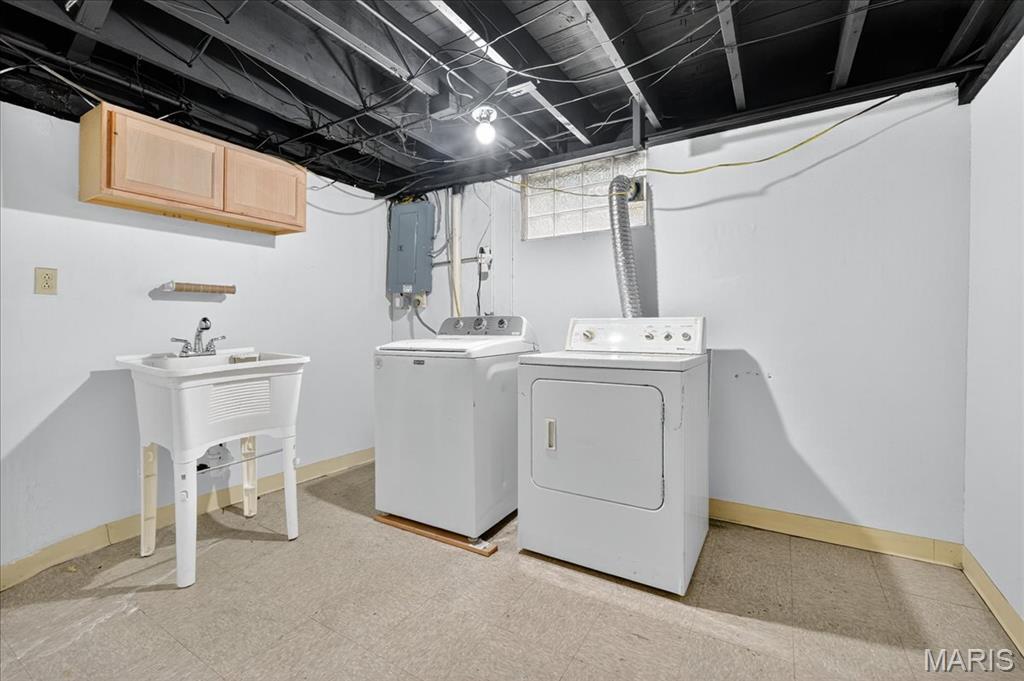 St Louis, Missouri 63136, United States, 3 Bedrooms Bedrooms, ,2 BathroomsBathrooms,Residential,Pending,215972