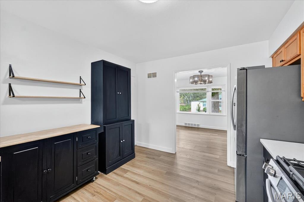 St Louis, Missouri 63136, United States, 3 Bedrooms Bedrooms, ,2 BathroomsBathrooms,Residential,Pending,215972