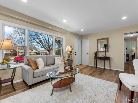 Tiny photo for 642 Laven Del Lane, Kirkwood, MO 63122 (MLS # 26014401)