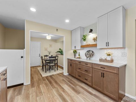 Tiny photo for 642 Laven Del Lane, Kirkwood, MO 63122 (MLS # 26014401)