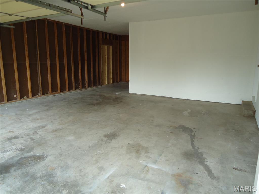 Emilou 04 - Residential