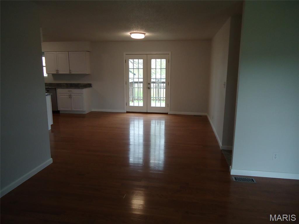 Emilou 04 - Residential