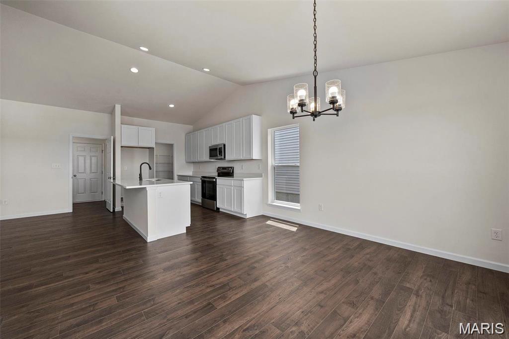 Wentzville, Missouri 63385, United States, 3 Bedrooms Bedrooms, ,2 BathroomsBathrooms,Residential,Active,165180