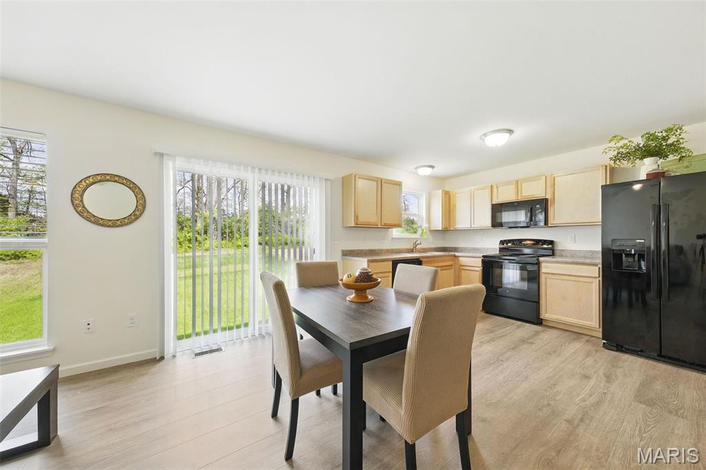 Wentzville, Missouri 63385, United States, 2 Bedrooms Bedrooms, ,3 BathroomsBathrooms,Residential,Active,118216