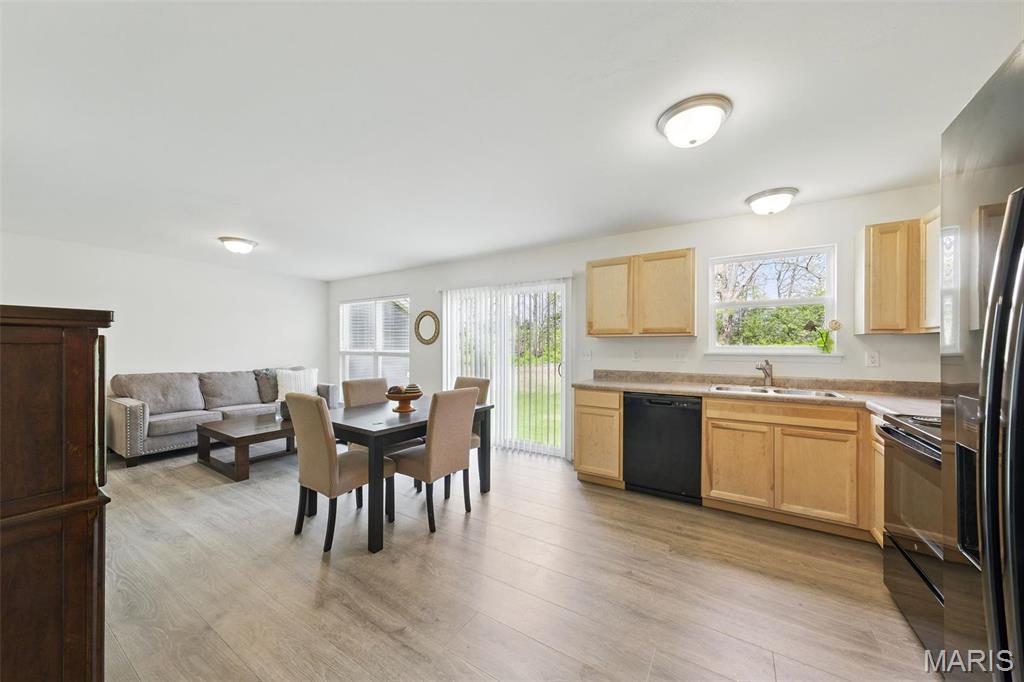 Wentzville, Missouri 63385, United States, 2 Bedrooms Bedrooms, ,3 BathroomsBathrooms,Residential,Active,118216