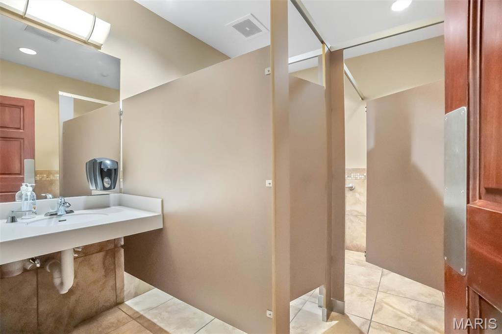 Five Oaks - Commercial Sale