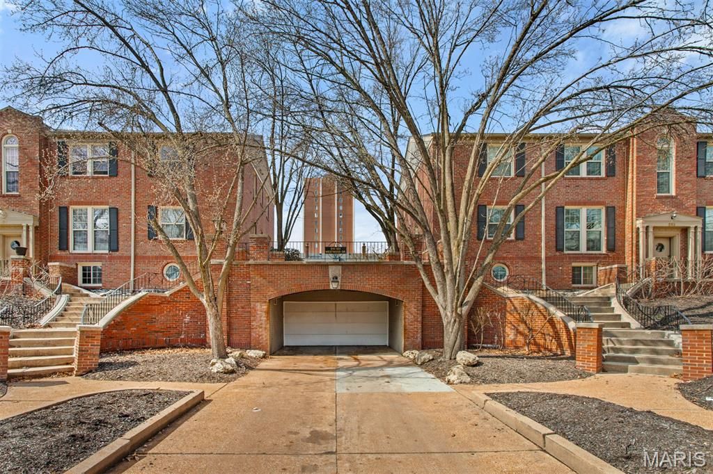 Photo of 821 Westwood Drive #1S, Clayton, MO 63105 (MLS # 26013130)