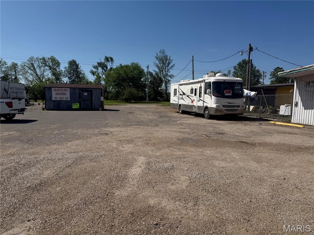 Photo of 902 Highway 53, Poplar Bluff, MO 63901 (MLS # 26024780)