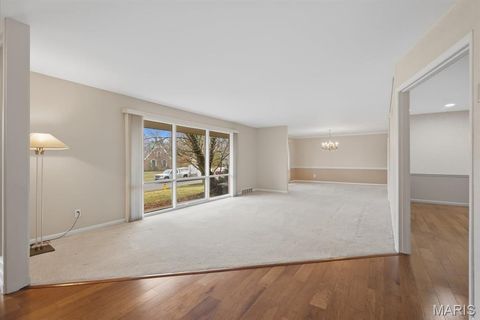 Tiny photo for 9 Morwood Lane, Creve Coeur, MO 63141 (MLS # 26008972)