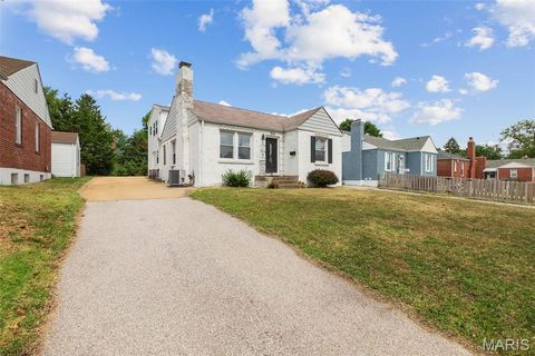 Photo of 8261 Watson Road, Webster Groves, MO 63119 (MLS # 25057325)