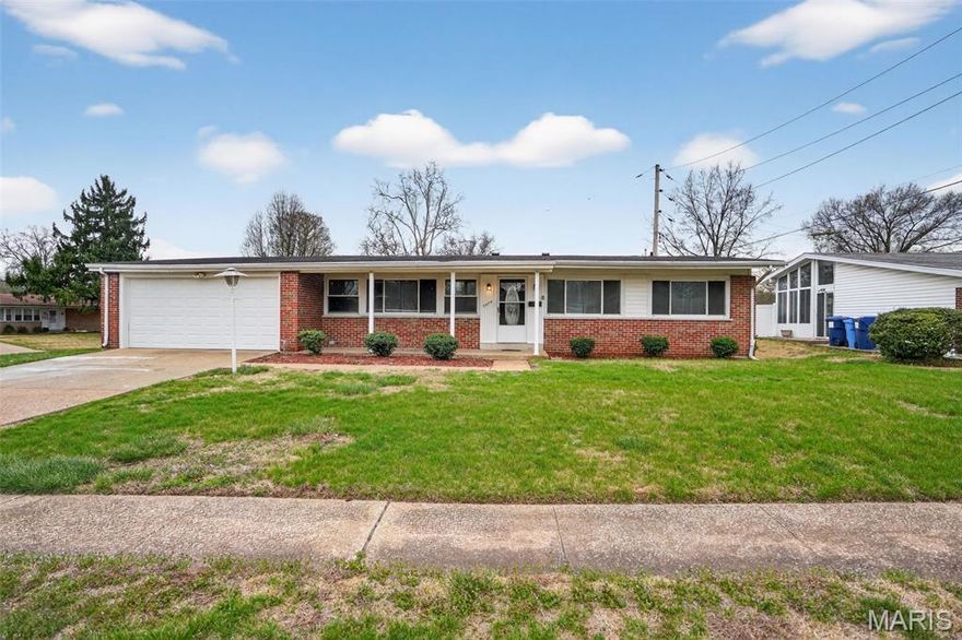 Move-in ready ranch in Florissant’s sought-after Northridge neighborhood! Featuring 3 main-level bedrooms, 2 full bath, and a spacious living room with fireplace. Enjoy hardwood floors, a functional kitchen with appliances, and main-level laundry.

Step outside to a rear patio and level backyard with partial fencing, perfect for entertaining or relaxing. Attached garage, full basement for storage/recreation, and a durable asphalt shingle roof complete this classic home. Close to top schools, parks, shopping, and highways—the perfect blend of comfort and convenience!