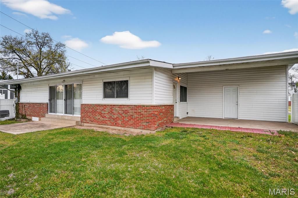 Photo of 2670 Northridge Place, Florissant, MO 63033 (MLS # 26019509)