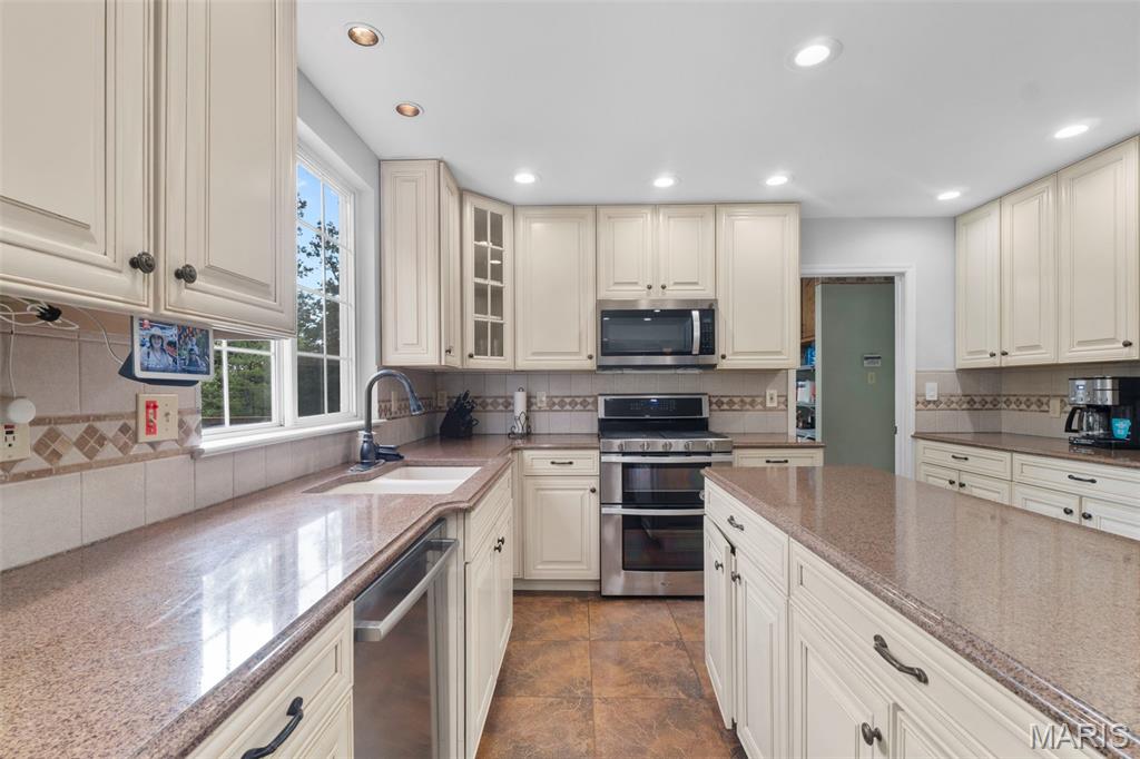 7754 Boatside Drive