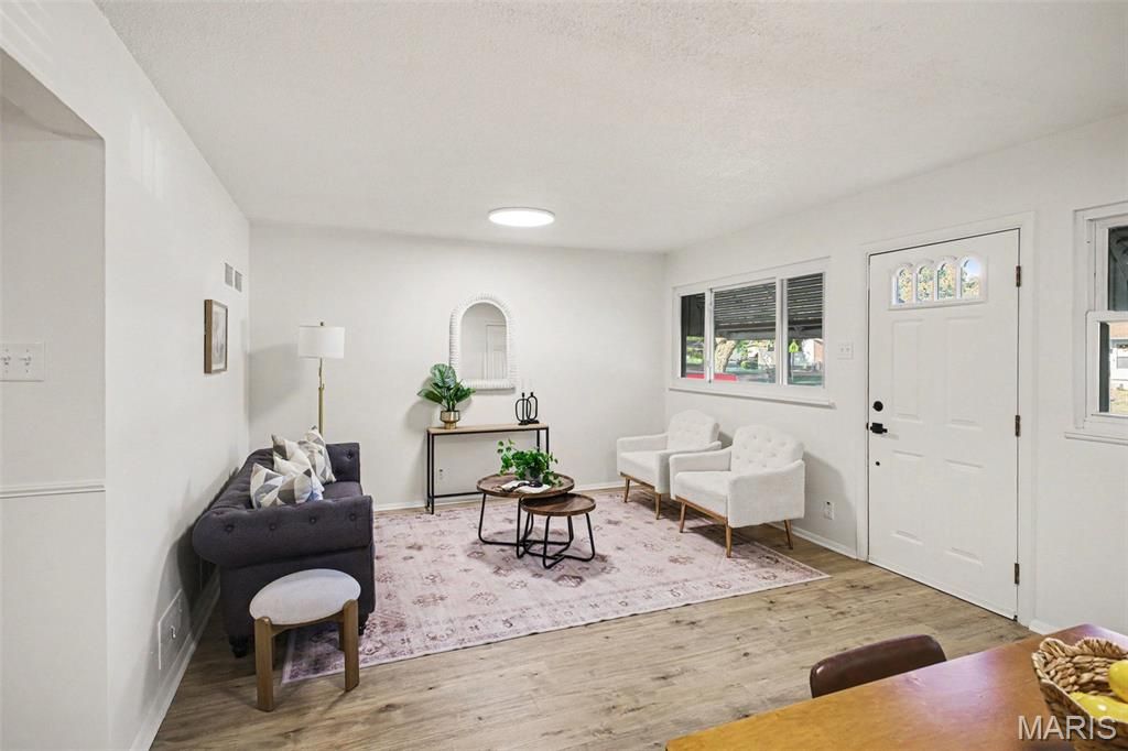 Photo of 10401 Lilac Avenue, St Louis, MO 63137 (MLS # 26026005)