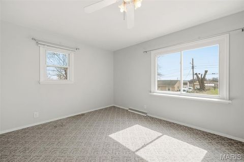 Tiny photo for 207 Scenic Drive, Elsberry, MO 63343 (MLS # 26015317)