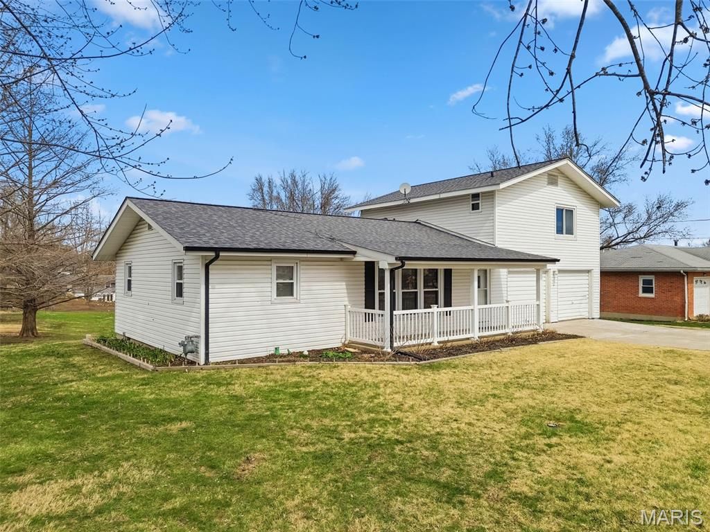 Photo of 207 Scenic Drive, Elsberry, MO 63343 (MLS # 26015317)