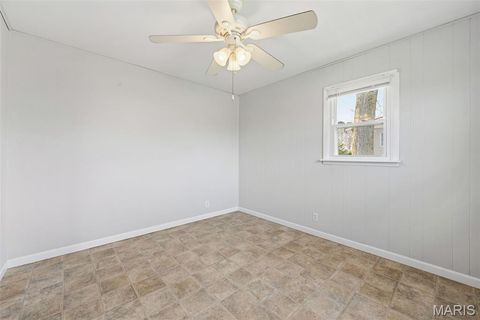 Tiny photo for 207 Scenic Drive, Elsberry, MO 63343 (MLS # 26015317)