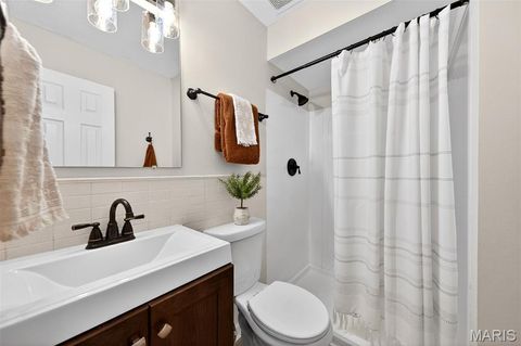 Tiny photo for 370 Marywood Court, Ballwin, MO 63021 (MLS # 26008950)