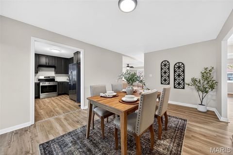 Tiny photo for 370 Marywood Court, Ballwin, MO 63021 (MLS # 26008950)