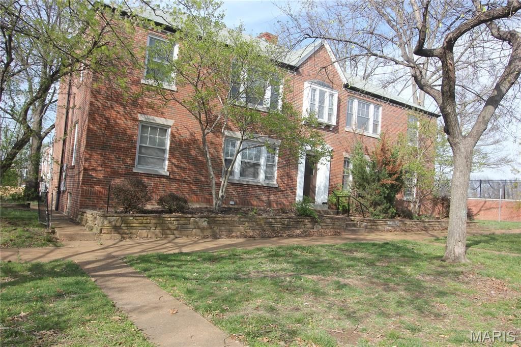Photo of 6601 Alamo Avenue #1st Floor A, Clayton, MO 63105 (MLS # 26019593)